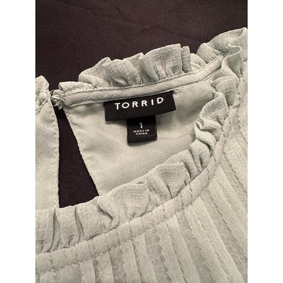 Torrid Green Short Layered Flutter Sleeves Tunic Womens Top Size 1 Career Office - Picture 3 of 7